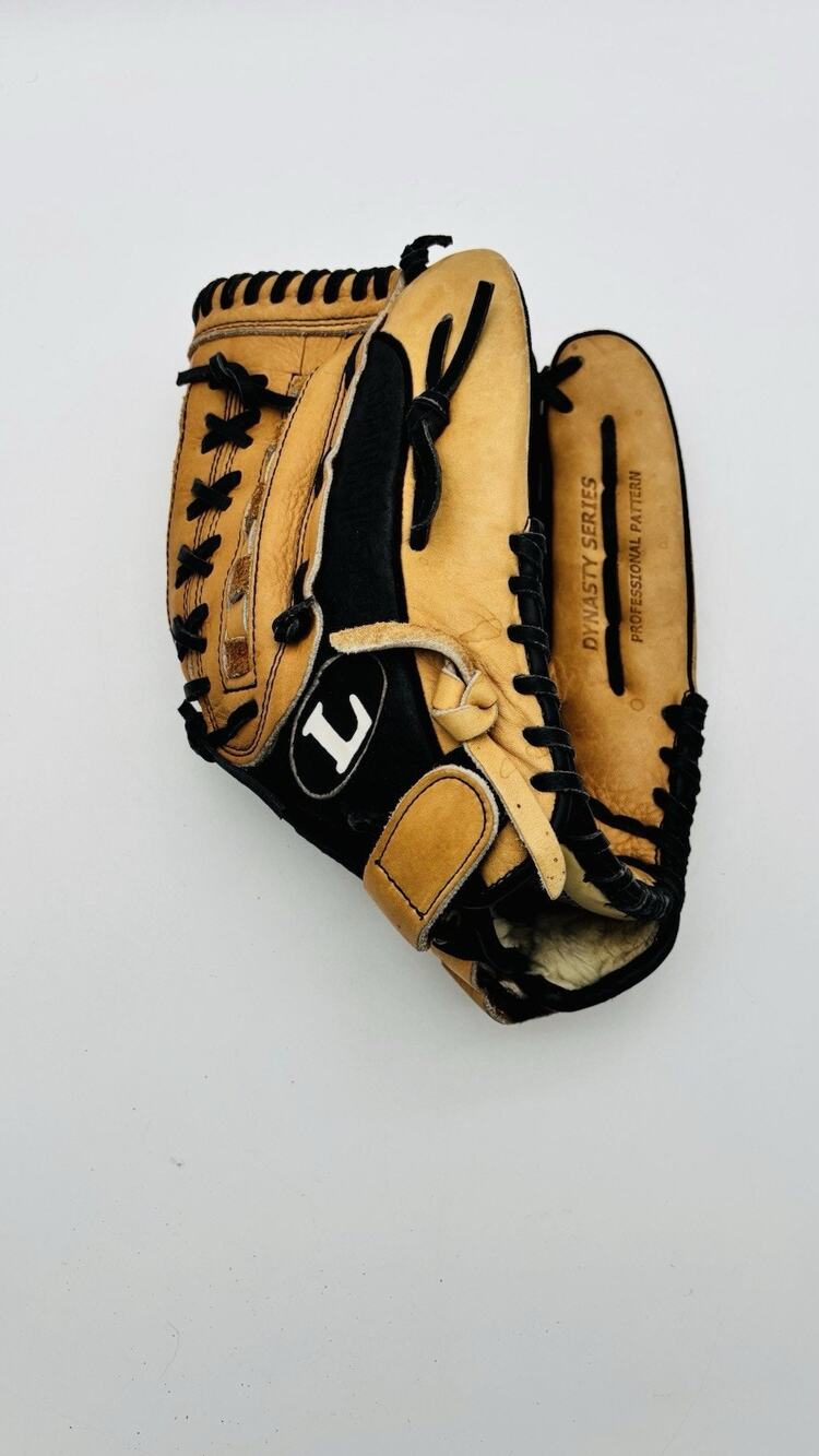 Louisville Slugger TPS Dynasty Series DYS1350 Softball Glove 13.5" RHT